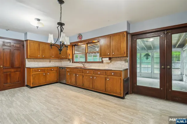 $2,149,000 | 75 Woodcliff Lake Road, Saddle River, NJ 07458