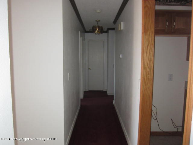 5206 Raindrop Lane Amarillo, TX 79110 - Photo 3 of 18 hallway