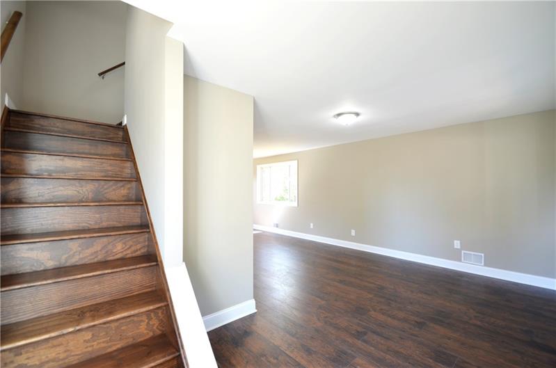 9 Community Springs Court Rochester, PA 15074 - Photo 3 of 23 Gallery Image 3