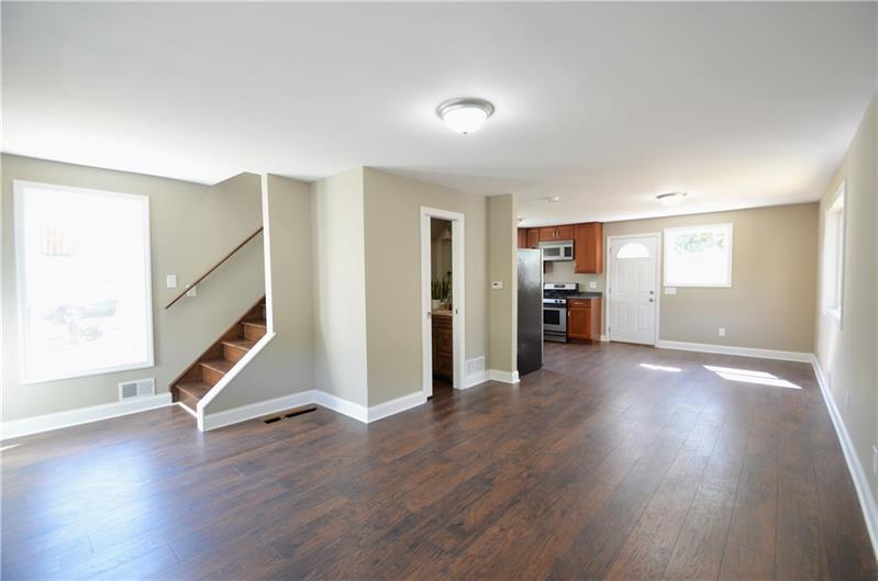 9 Community Springs Court Rochester, PA 15074 - Photo 4 of 23 Gallery Image 4
