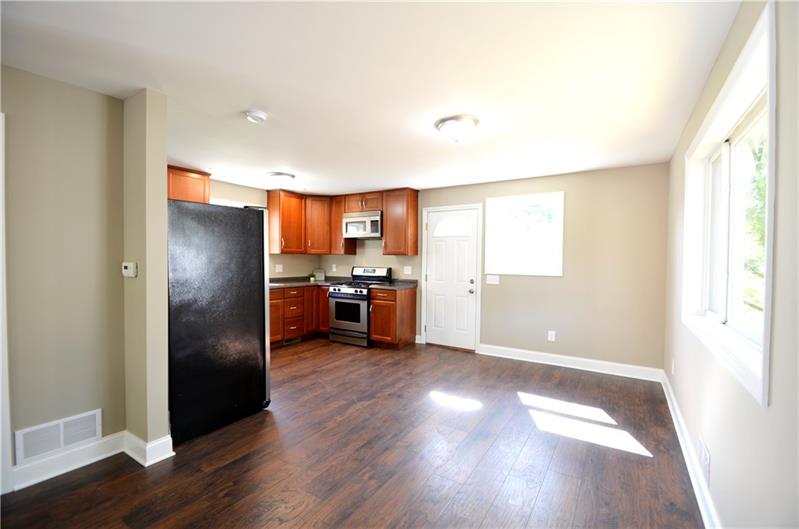 9 Community Springs Court Rochester, PA 15074 - Photo 5 of 23 Gallery Image 5
