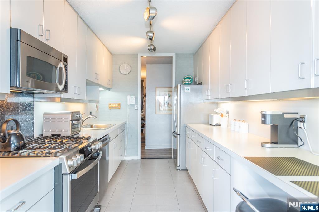6 Horizon Road, Unit 2702 Fort Lee, NJ 07024 - Photo 3 of 19 Gallery Image 3