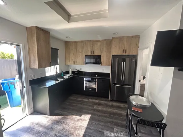 $1,800 | 19138 West Oxnard Street, Tarzana, CA 91356