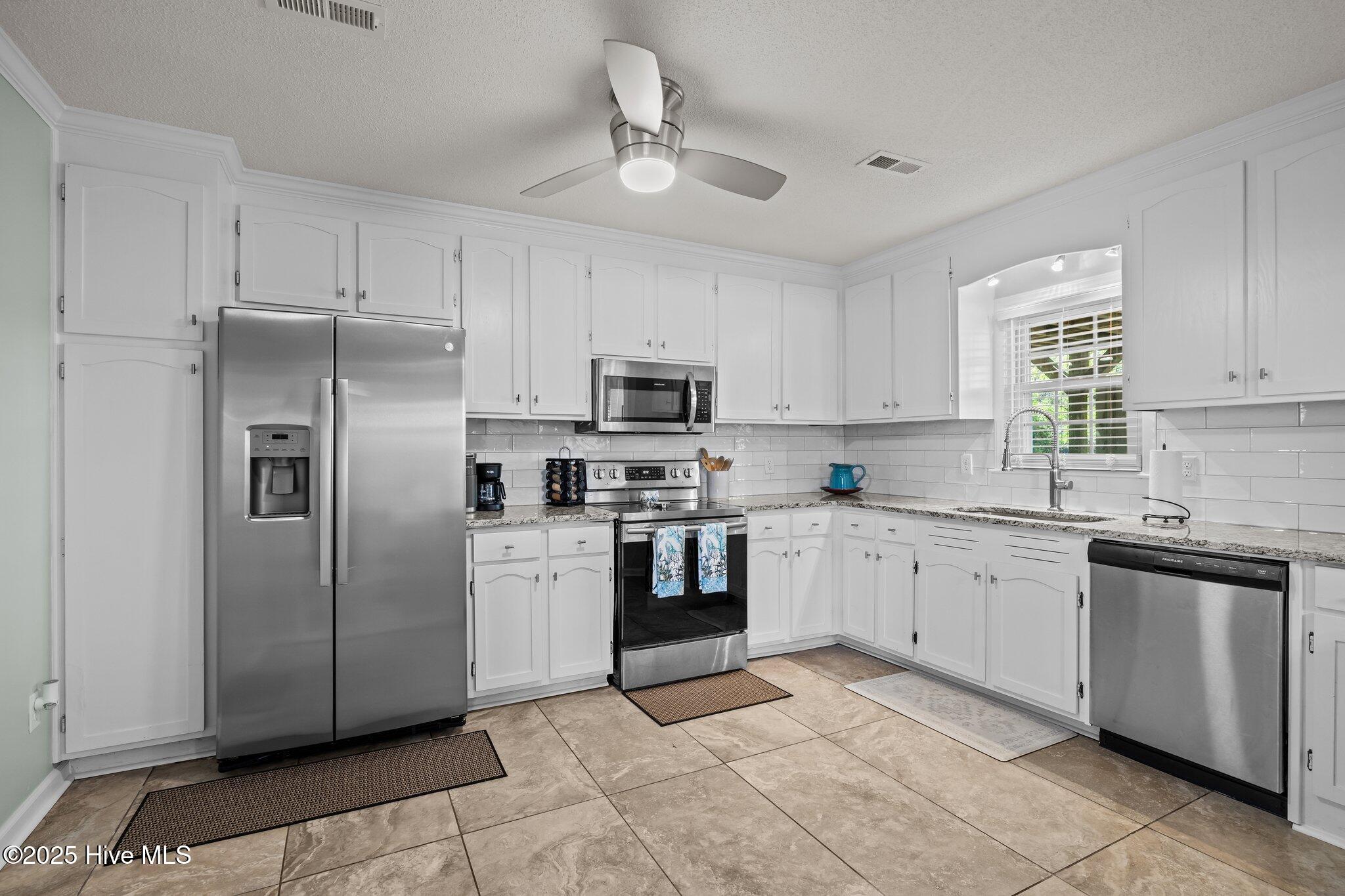 223 Hoffman Beach Road Atlantic Beach, NC 28512 - Photo 14 of 48 25-web-or-mls-1S3A4601