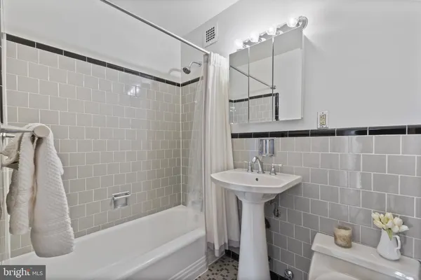 $311,000 | 3000 Spout Run Parkway, Unit D512, Arlington, VA 22201