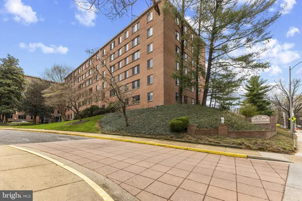 $311,000 | 3000 Spout Run Parkway, Unit D512, Arlington, VA 22201