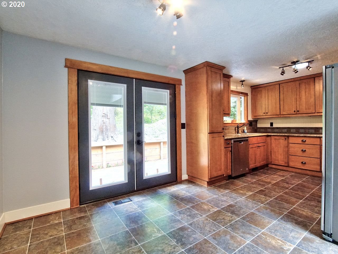 28894 Southeast Allen Road Eagle Creek, OR 97022 - Photo 9 of 32 Gallery Image 9
