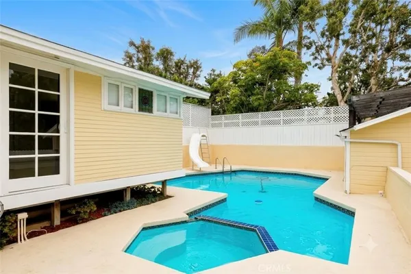 $11,000 | 541 Oak Street, Laguna Beach, CA 92651