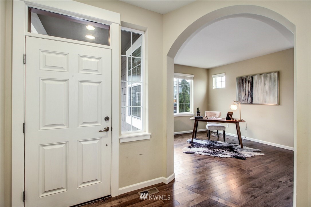517 Lyons Place Northeast Renton, WA 98059 - Photo 3 of 30 Gallery Image 3