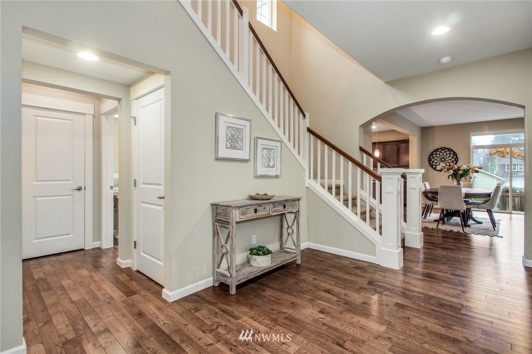 517 Lyons Place Northeast Renton, WA 98059 - Photo 4 of 30 Gallery Image 4