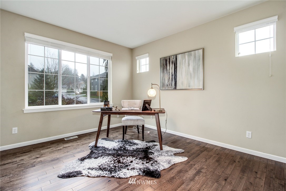 517 Lyons Place Northeast Renton, WA 98059 - Photo 10 of 30 Gallery Image 10