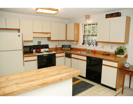 11 Apple Ridge Road, Unit 3 Maynard, MA 01754 - Photo 4 of 12 Gallery Image 4