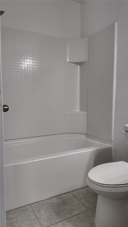 8599 Sportsman Loop Groveland, FL 34736 - Photo 19 of 19 a bathroom with a toilet and a bathtub