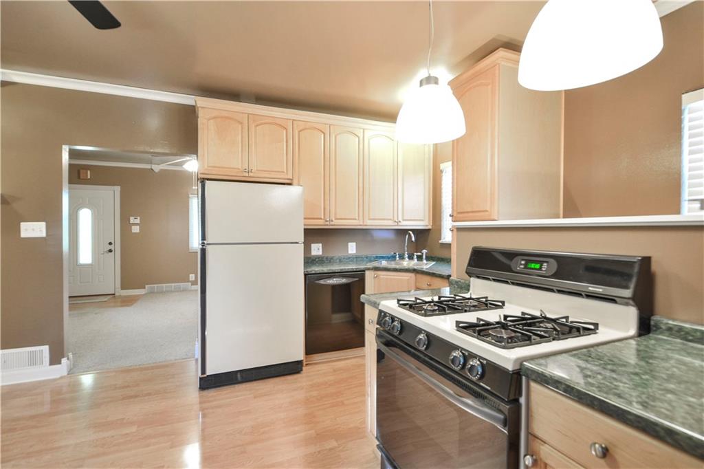 124 Clinton Street McKees Rocks, PA 15136 - Photo 6 of 24 Gallery Image 6
