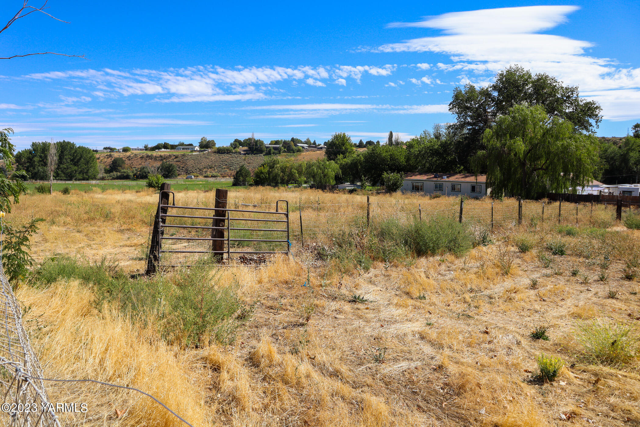 211 Cook Road Yakima, WA 98908 - Photo 18 of 23 a view of a lake with houses in the back