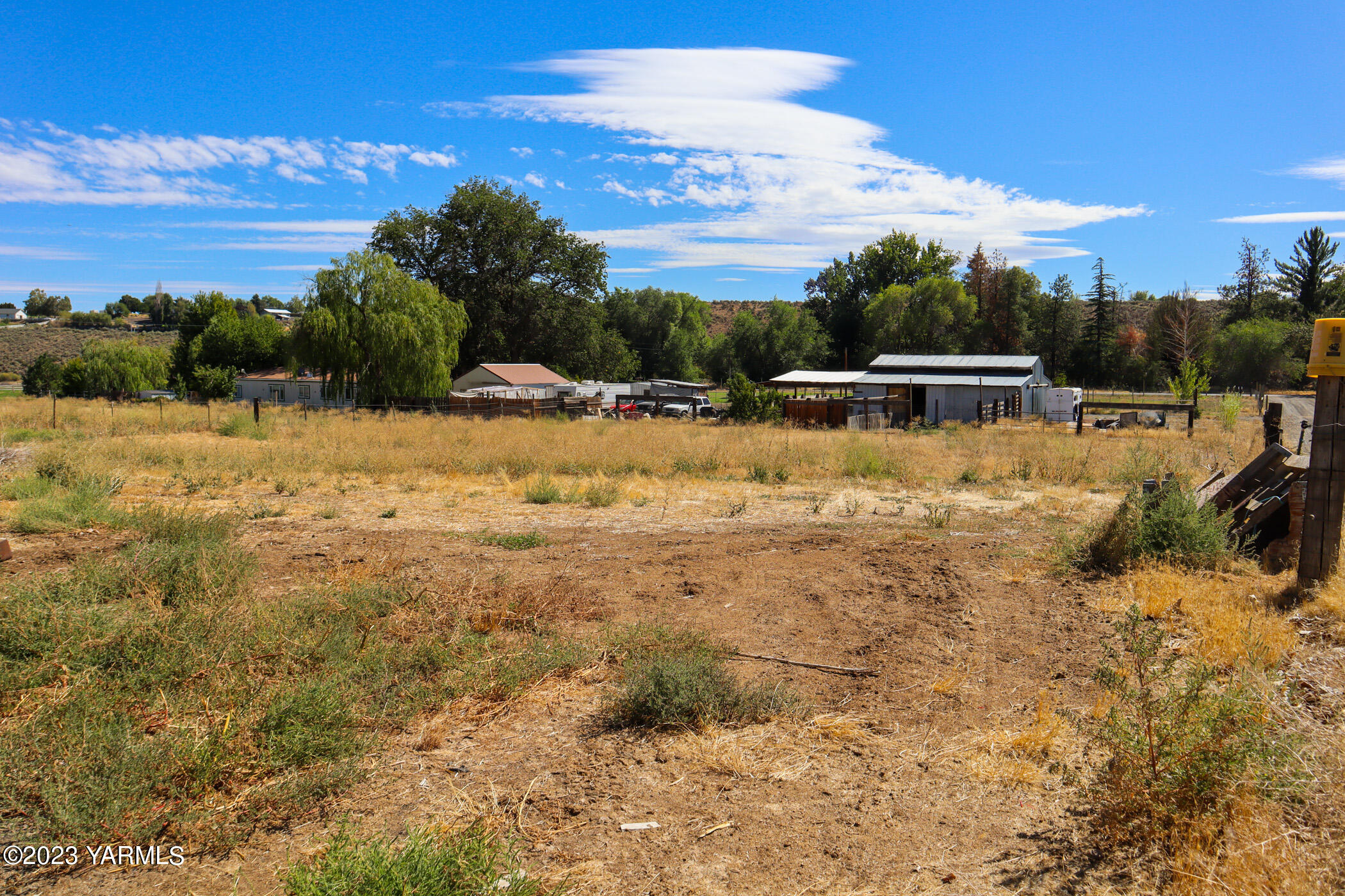 211 Cook Road Yakima, WA 98908 - Photo 20 of 23 a view of a lake with beach