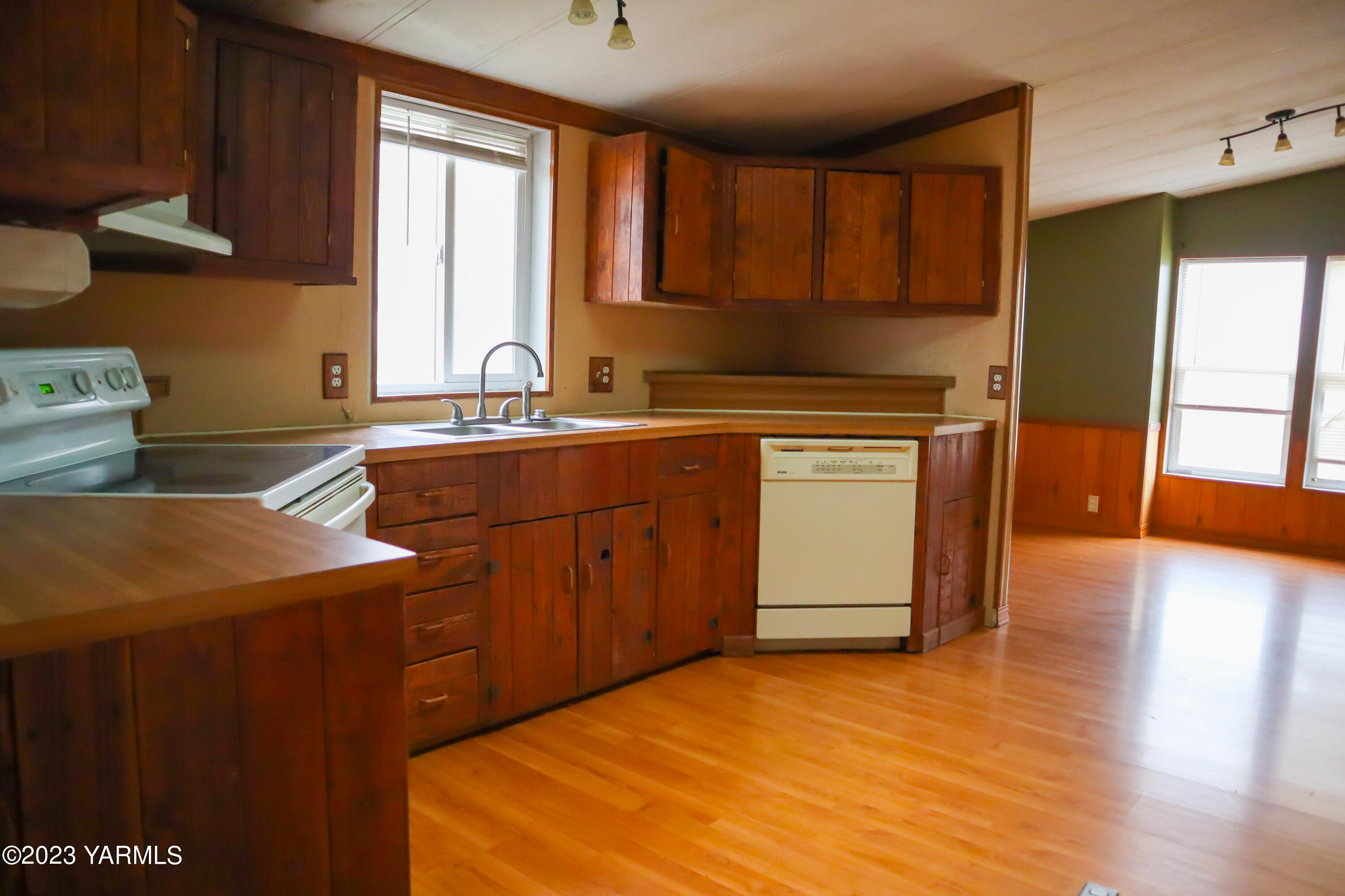 211 Cook Road Yakima, WA 98908 - Photo 7 of 23 a kitchen with stainless steel appliances granite countertop a sink stove and refrigerator