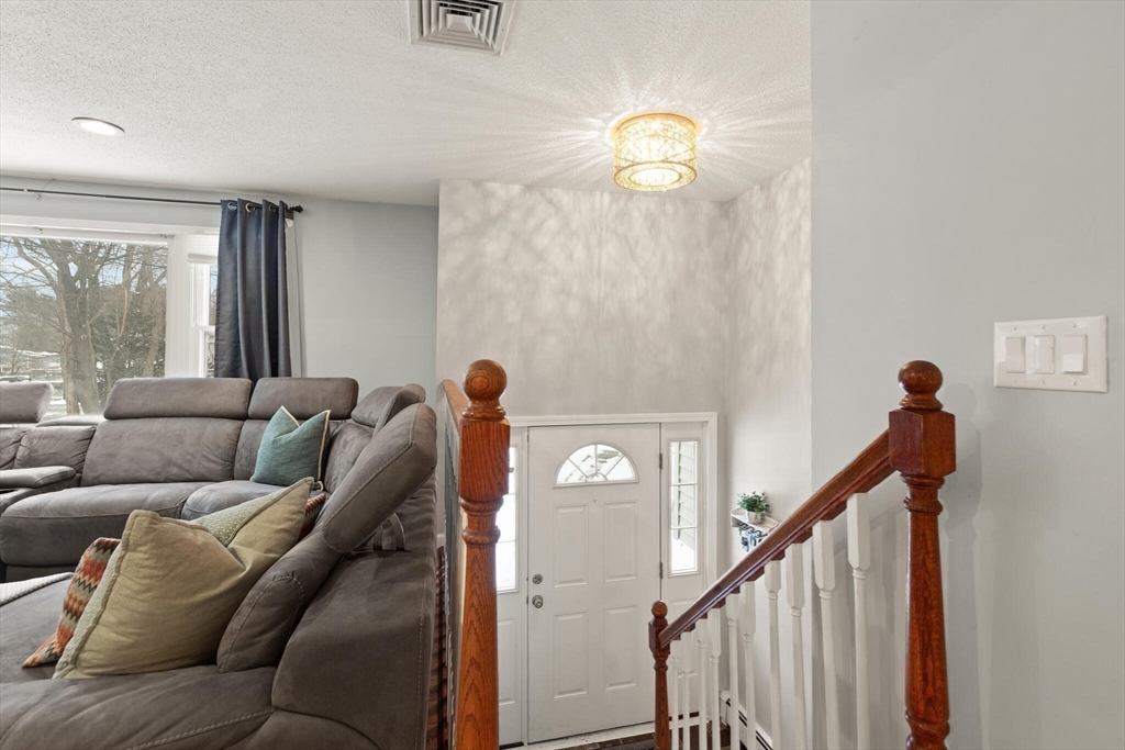 75 Hopkins Street Reading, MA 01867 - Photo 14 of 20