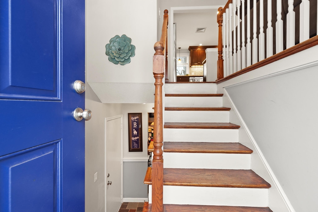 75 Hopkins Street Reading, MA 01867 - Photo 3 of 20