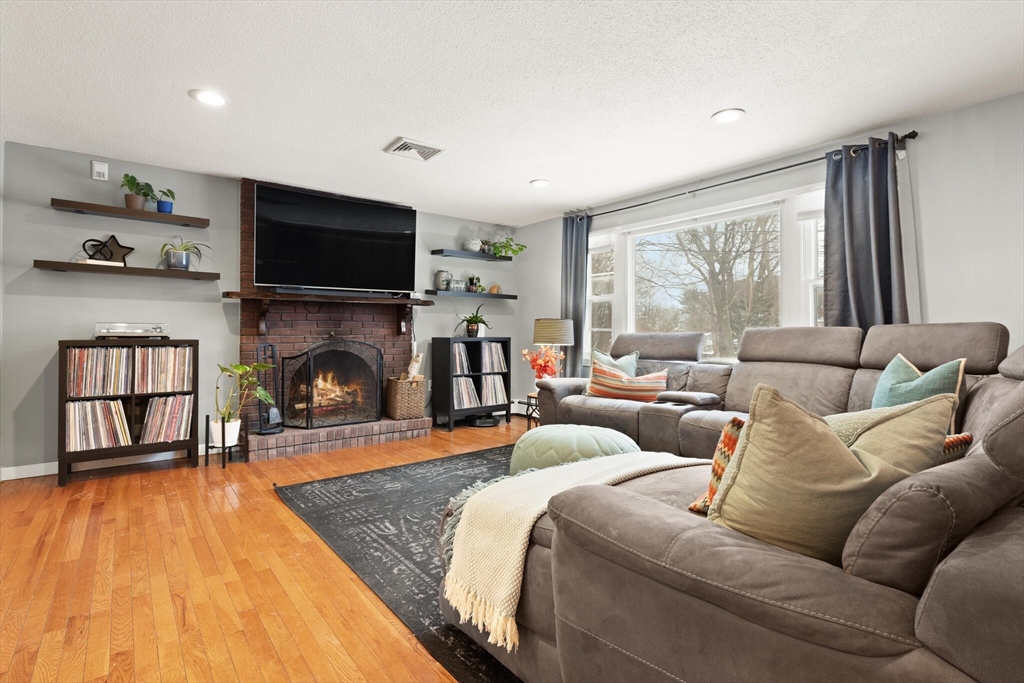 75 Hopkins Street Reading, MA 01867 - Photo 4 of 20