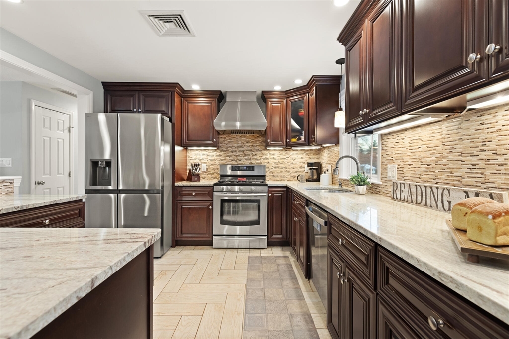 75 Hopkins Street Reading, MA 01867 - Photo 8 of 20