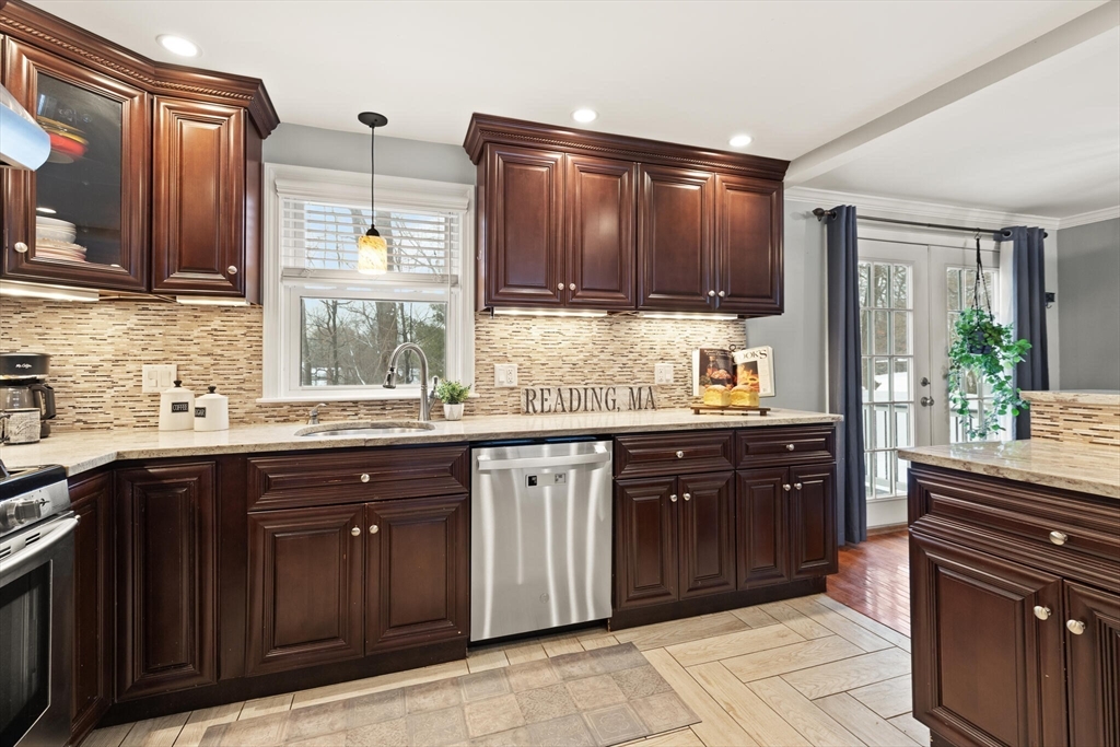 75 Hopkins Street Reading, MA 01867 - Photo 9 of 20