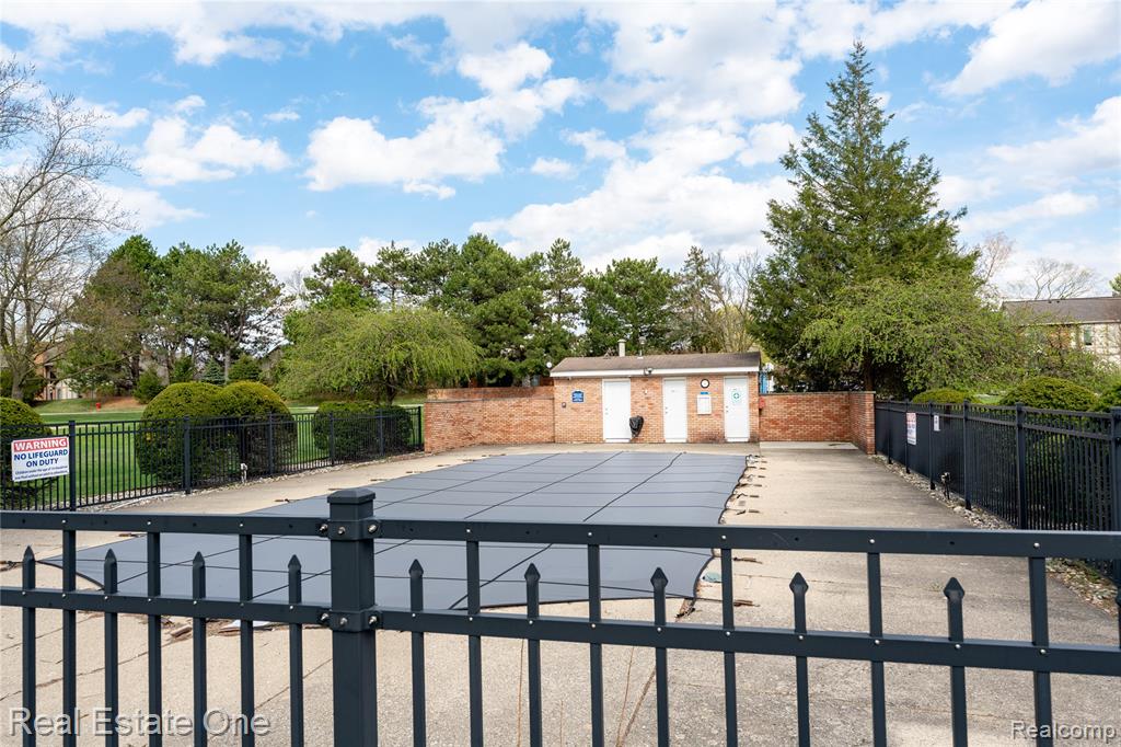 801 West Long Lake Road, Unit 4 Bloomfield Hills, MI 48302 - Photo 20 of 22