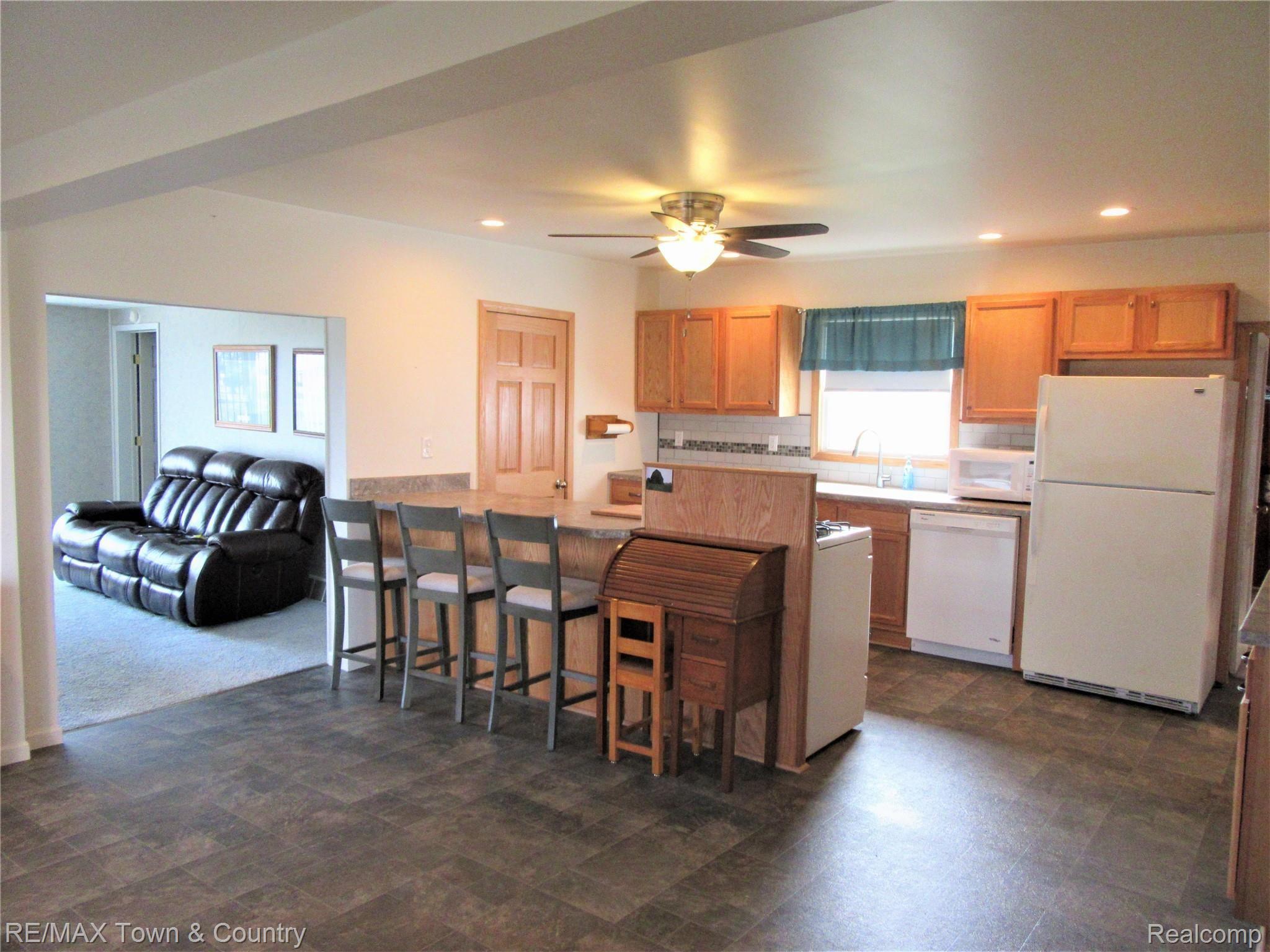 4321 Ditch Road New Lothrop, MI 48460 - Photo 10 of 21 dit dining an living.jpg