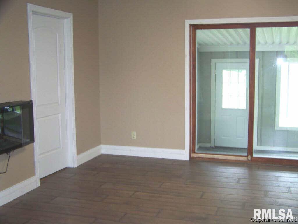 7668 North Pawnee Road Pawnee, IL 62558 - Photo 8 of 13
