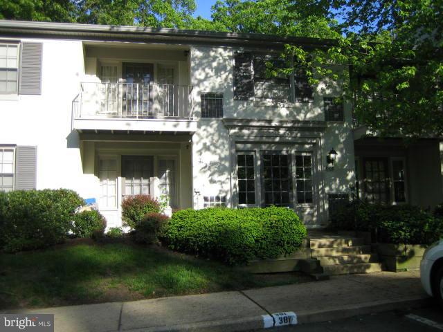 5903 Kingsford Road, Unit 377 Springfield, VA 22152 - Photo 1 of 9 Exterior (Front)