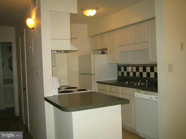 5903 Kingsford Road, Unit 377 Springfield, VA 22152 - Photo 5 of 9 Kitchen