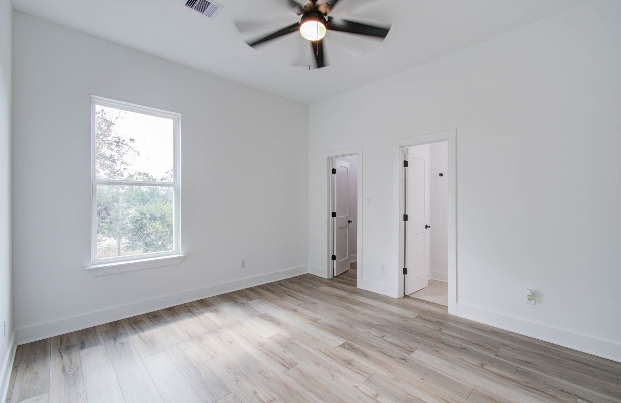 3728 Noah Street Houston, TX 77021 - Photo 18 of 23 Third bedroom