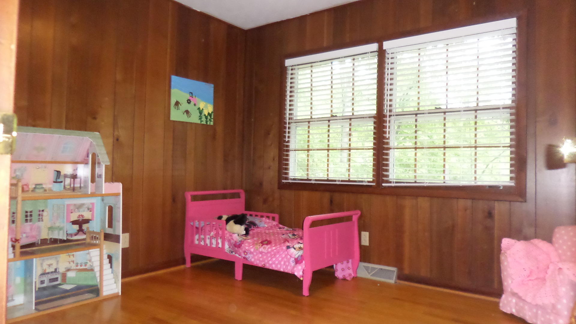 15 Montclair Road Oak Ridge, TN 37830 - Photo 11 of 23 Third Bedroom