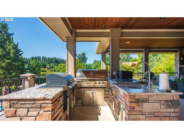 $2,260,000 | 4075 Northwest Camala Drive, Albany, OR 97321