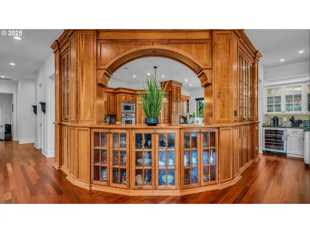 $2,260,000 | 4075 Northwest Camala Drive, Albany, OR 97321