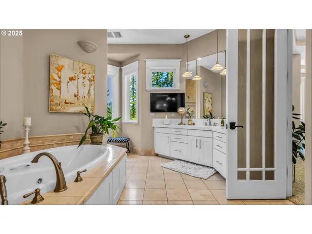 $2,260,000 | 4075 Northwest Camala Drive, Albany, OR 97321