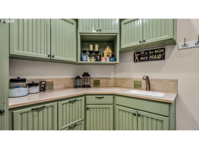 $2,260,000 | 4075 Northwest Camala Drive, Albany, OR 97321