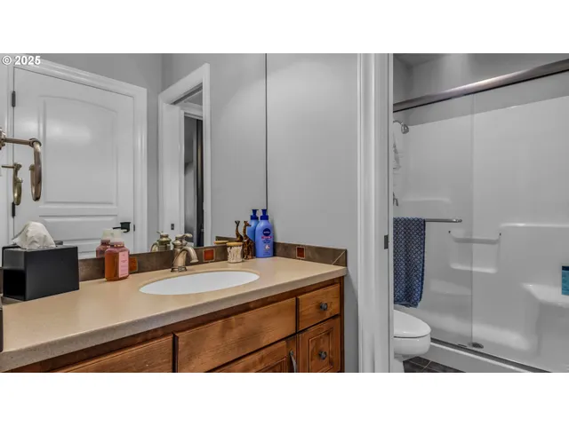 $2,260,000 | 4075 Northwest Camala Drive, Albany, OR 97321