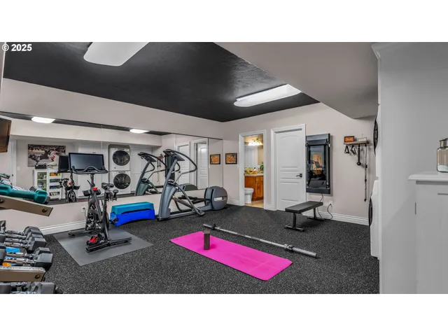 $2,260,000 | 4075 Northwest Camala Drive, Albany, OR 97321