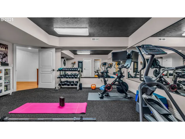 $2,260,000 | 4075 Northwest Camala Drive, Albany, OR 97321