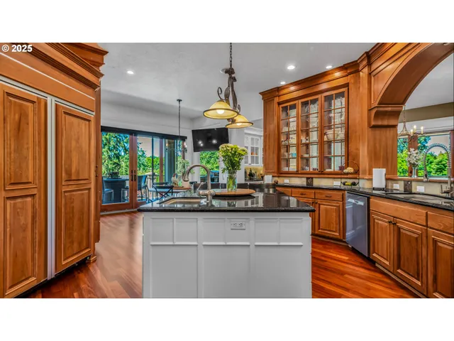 $2,260,000 | 4075 Northwest Camala Drive, Albany, OR 97321