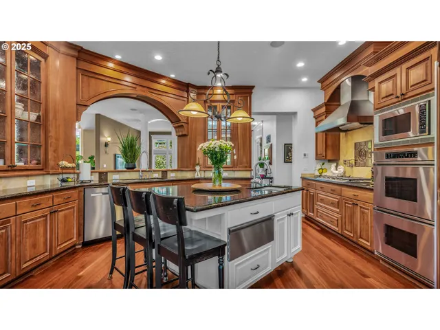 $2,260,000 | 4075 Northwest Camala Drive, Albany, OR 97321