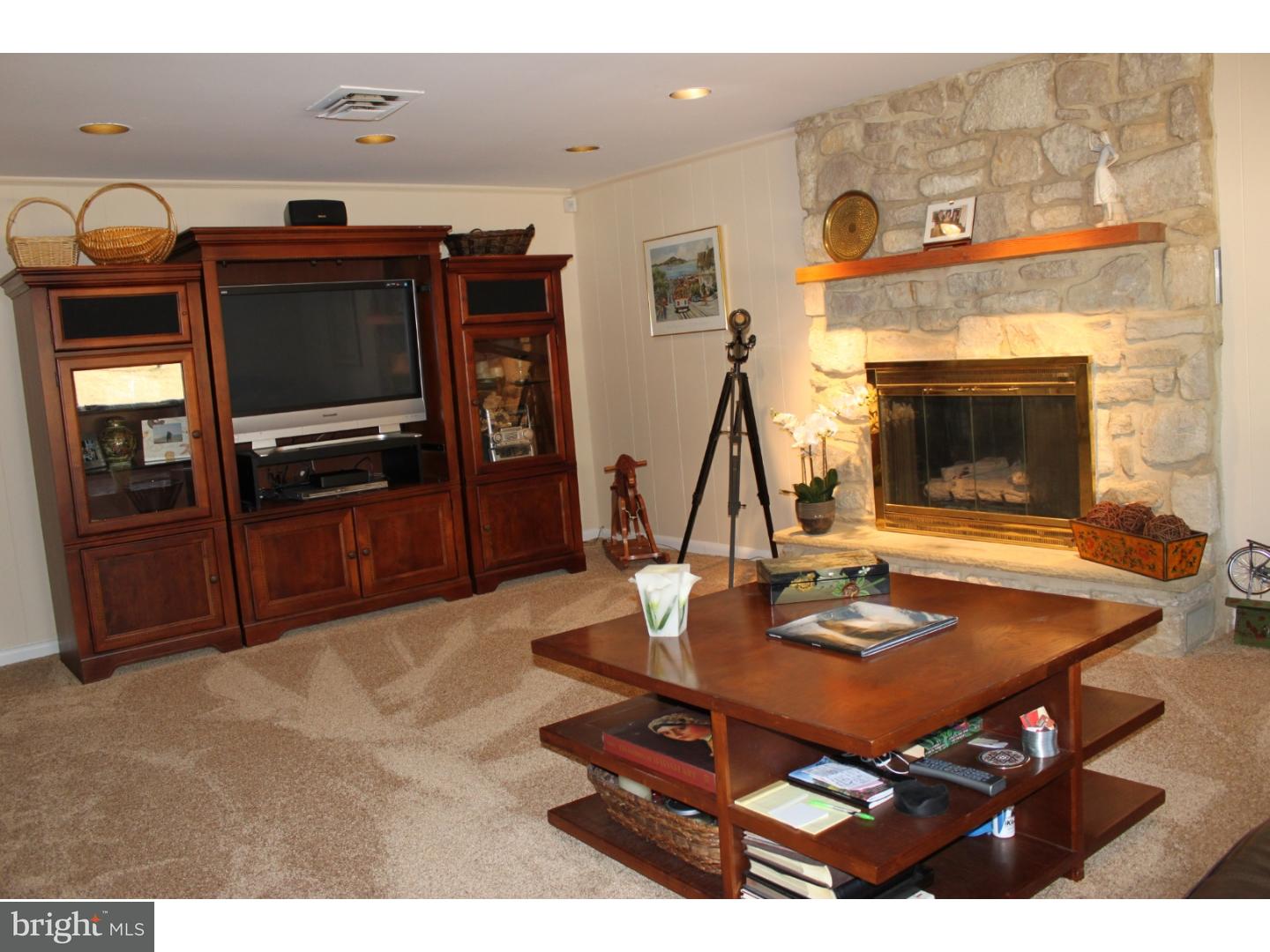 3173 Oak Road Huntingdon Valley, PA 19006 - Photo 2 of 14 Den