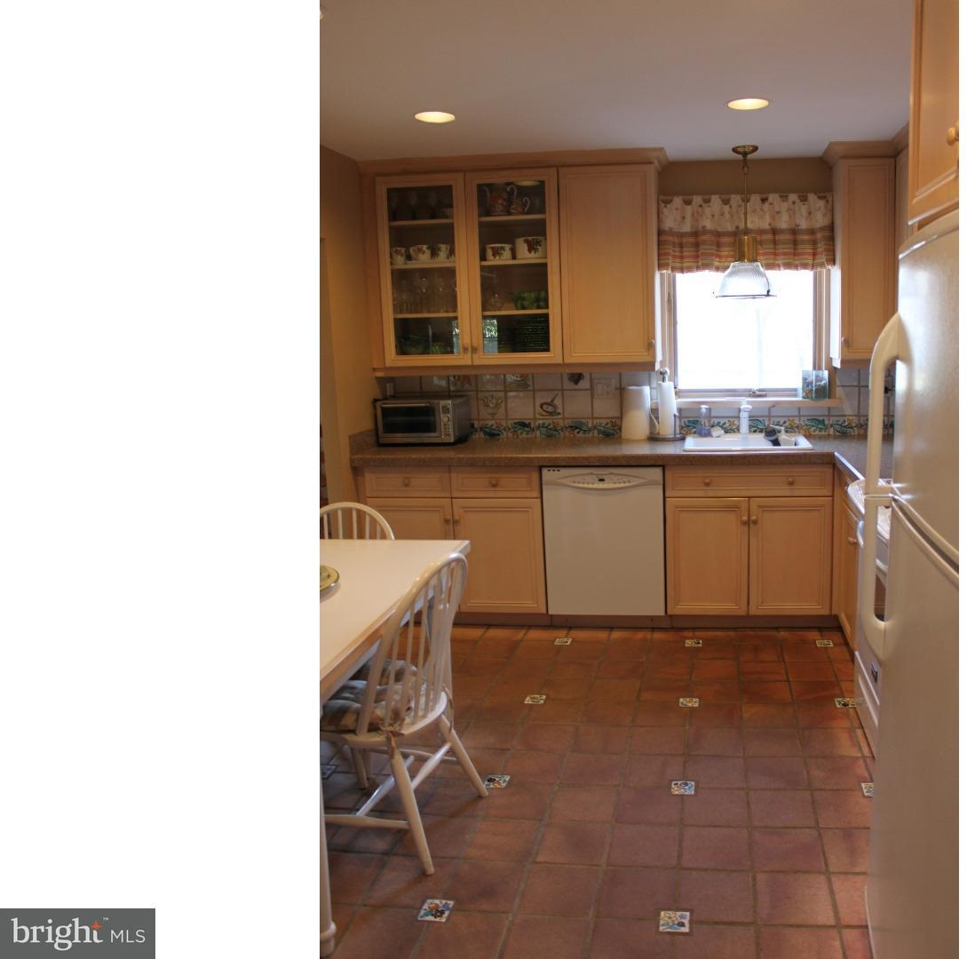 3173 Oak Road Huntingdon Valley, PA 19006 - Photo 7 of 14 Kitchen