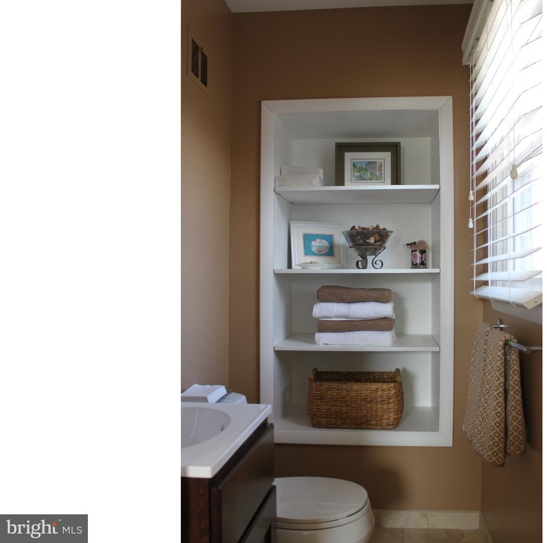 3173 Oak Road Huntingdon Valley, PA 19006 - Photo 10 of 14 Half Bath
