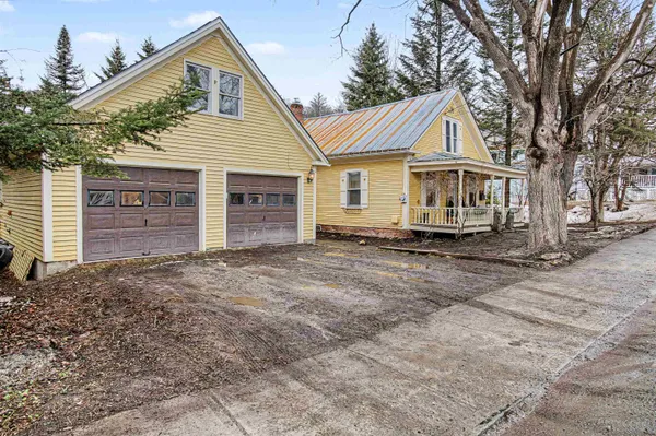 $450,000 | 86 Stowe Street, Waterbury, VT 05676