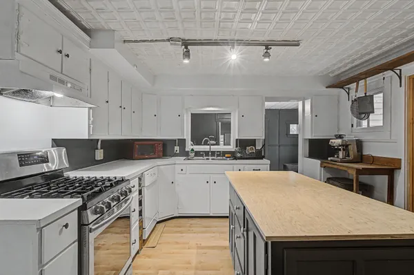 $450,000 | 86 Stowe Street, Waterbury, VT 05676