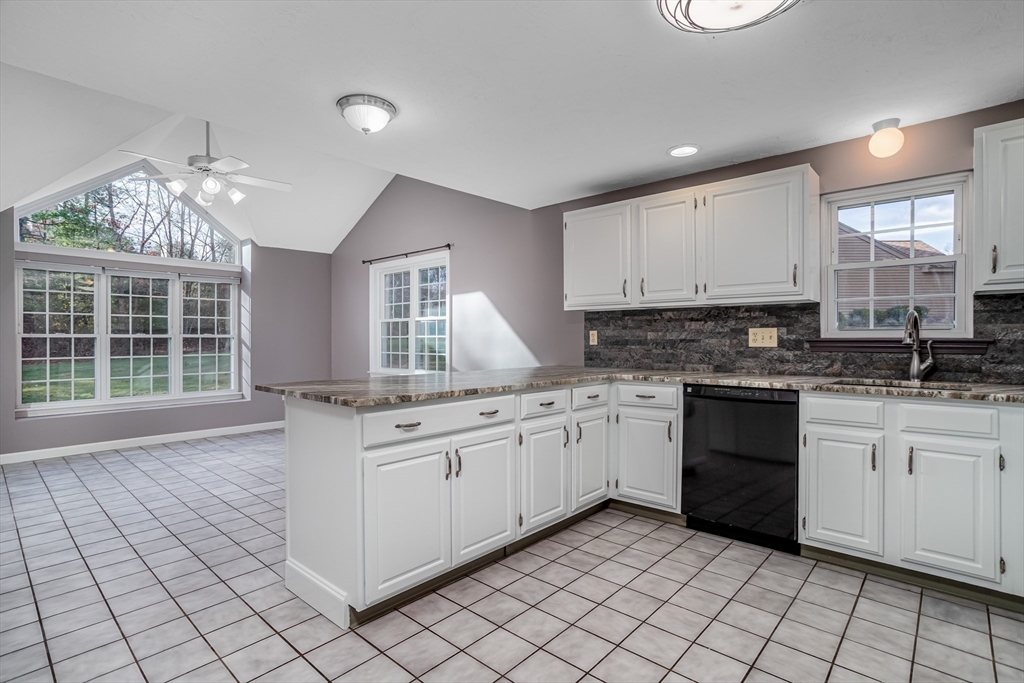 918 Ridgefield Circle, Unit D Clinton, MA 01510 - Photo 5 of 39 Gallery Image 5