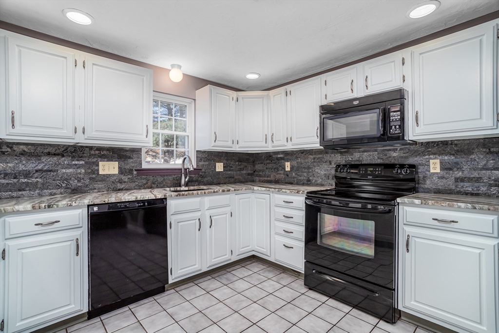 918 Ridgefield Circle, Unit D Clinton, MA 01510 - Photo 6 of 39 Gallery Image 6