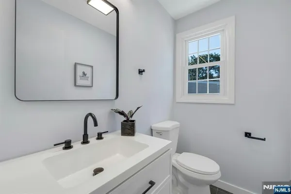 $689,000 | 1 Crestwood Lane, Clark, NJ 07066